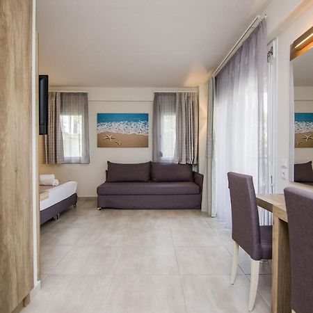 Armonia Resort Ofrínion 外观 照片